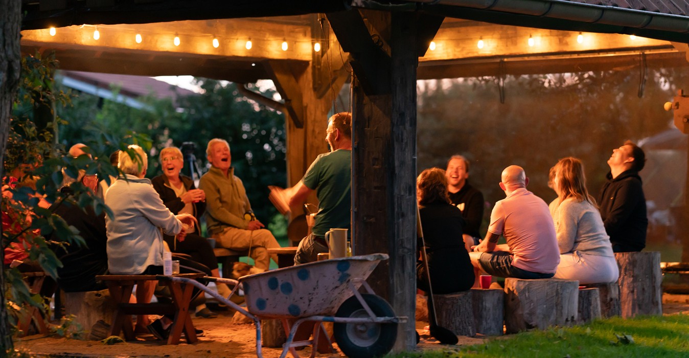 Camping Vorrelveen - gasten kampvuur.jpg